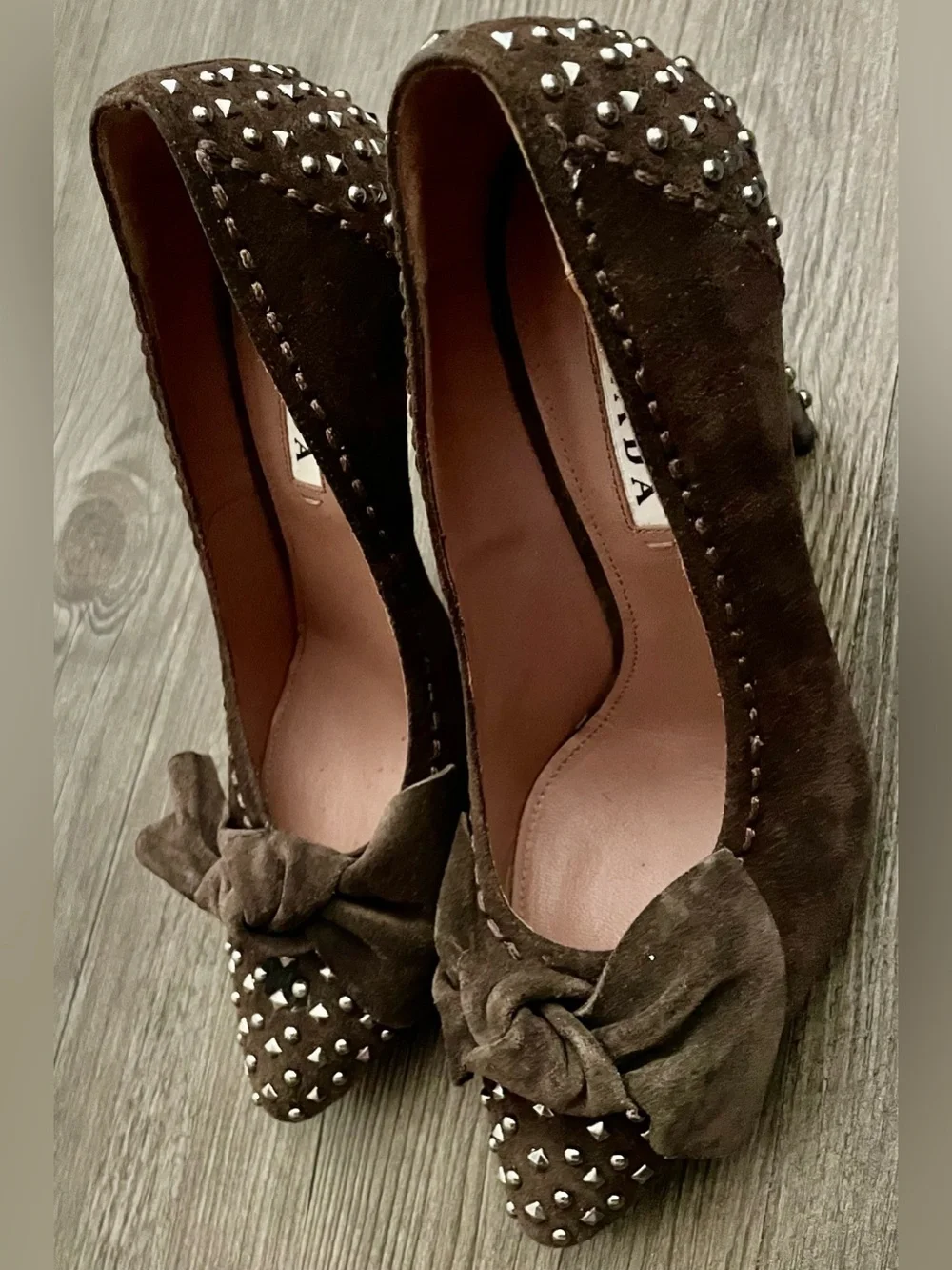🍸 Prada Brown Suede Pointed-Toe Studded Bow Pumps 🍸